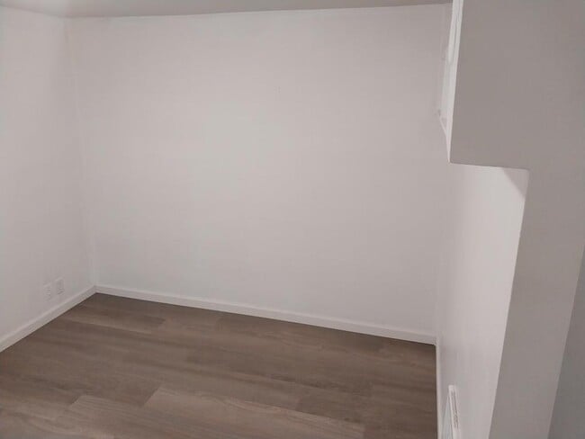 Photo - 528 W 6th St