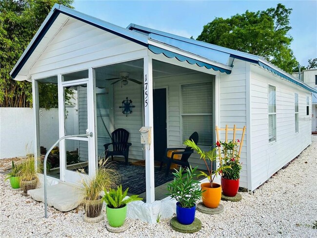 Building Photo - 1755 Siesta Dr