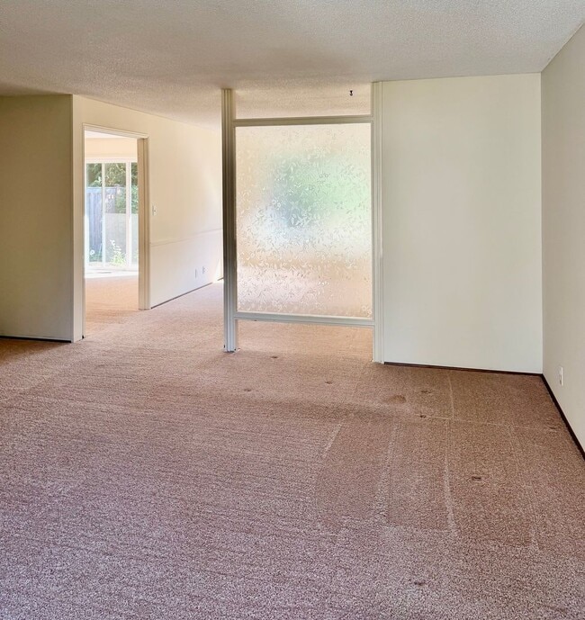 Photo - 4 Bed / 2.5 Bath Bellevue rambler $4,295/month