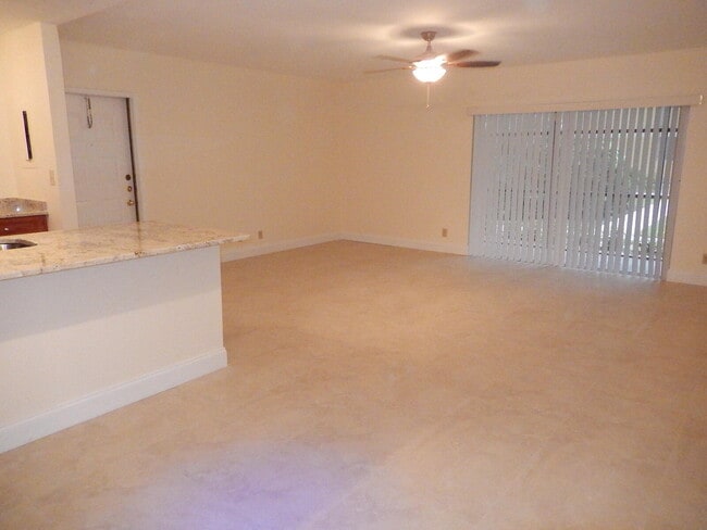 Photo - 3017 N Oakland Forest Dr Unit 106