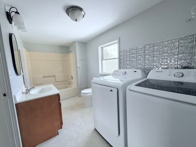 Photo - 33 Spring St Unit Flr 2