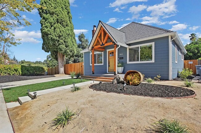 Photo - 1841 44th St