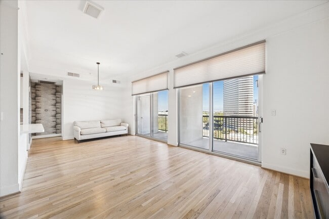 Photo - 3333 Allen Pkwy Unit 1408