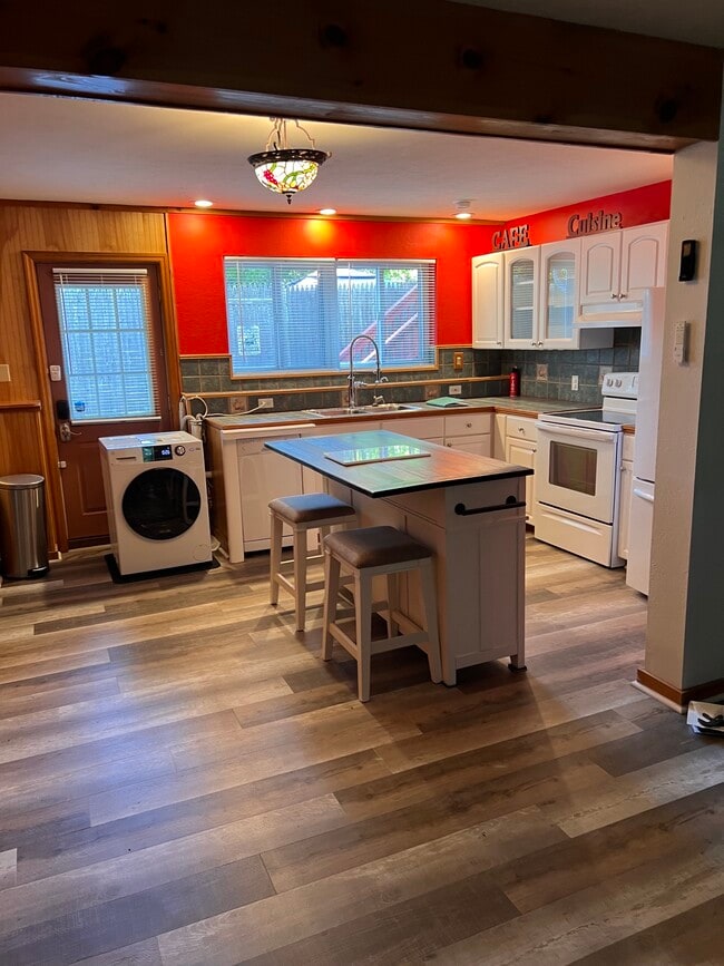 Kitchen - 23 Fairway Rd Unit Apartment