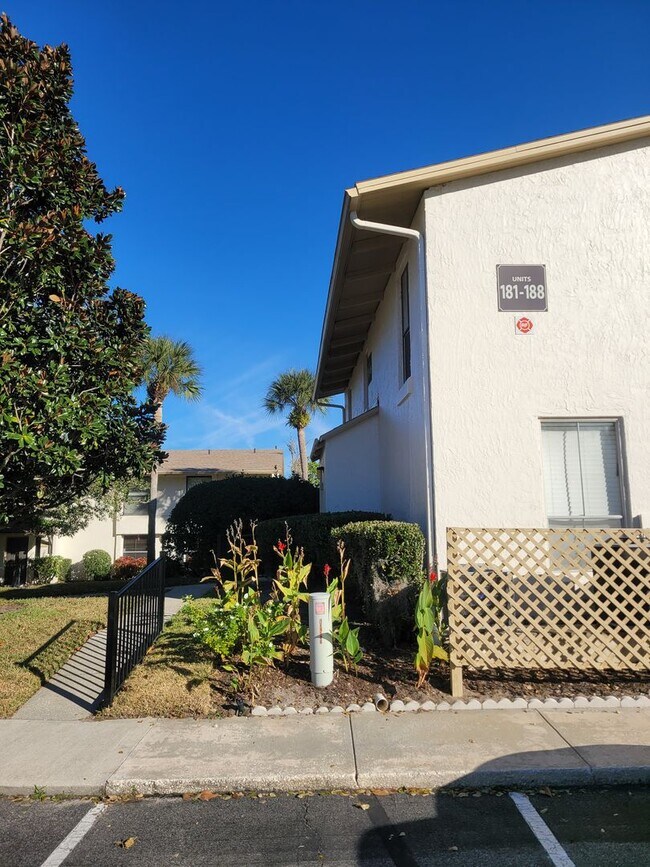 Photo - FOR RENT!!! BEAUTIFUL AND SPACIOUS 1 BED 1 BATH CONDO (FIRST FLOOR)...