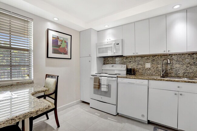 Photo - 2851 S Palm Aire Dr Unit 407