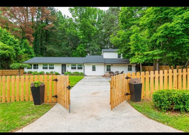 Building Photo - 3785 Somerset Dr SW Rental