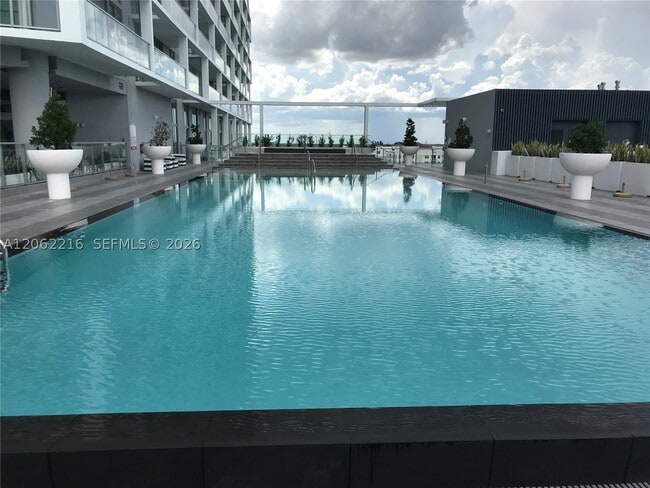 2000 Metropica Wy Unit 2010