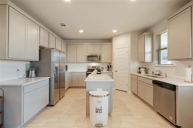 Building Photo - 108 Drifter Ln