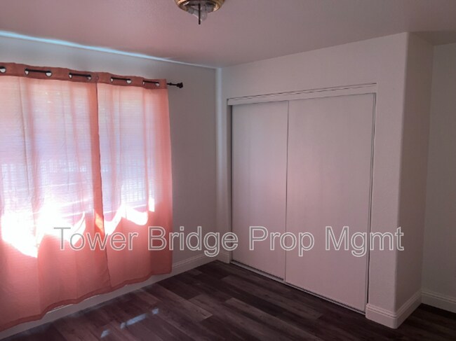 Photo - 4230 44th St