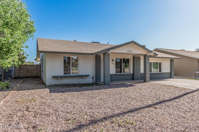 Building Photo - 3741 W Poinsettia Dr Rental