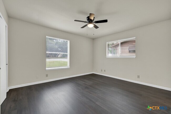 Photo - 334 Craddock Ave