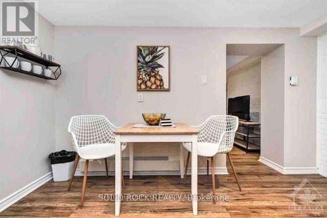 Photo - 28 Aylmer Ave