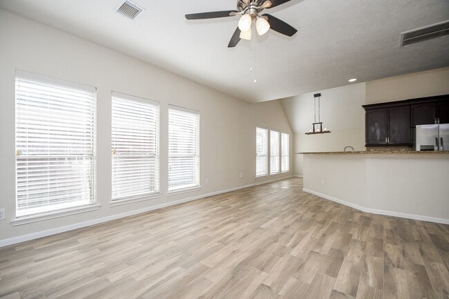 Photo - 139 Skycrest Dr