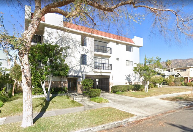 Building Photo - 1117 Elm Ave Unit 102