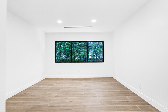 Photo - 10618 NE 11th Ave