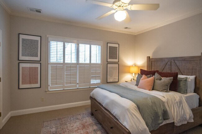 Photo - 525 Rienzi Dr