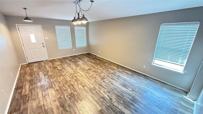 Photo - 317 McCarthur Dr