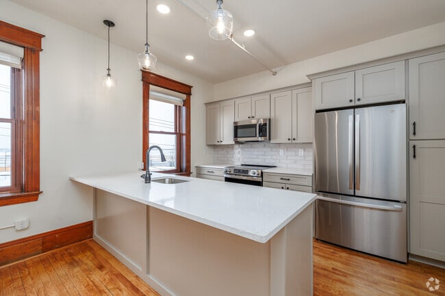 2BR, 1BA - 860SF - Kitchen