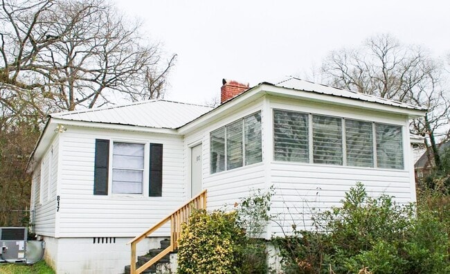 Building Photo - SECTION 8 APPROVED!