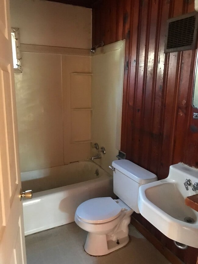 Photo - 2 Bedroom House - Pet Friendly