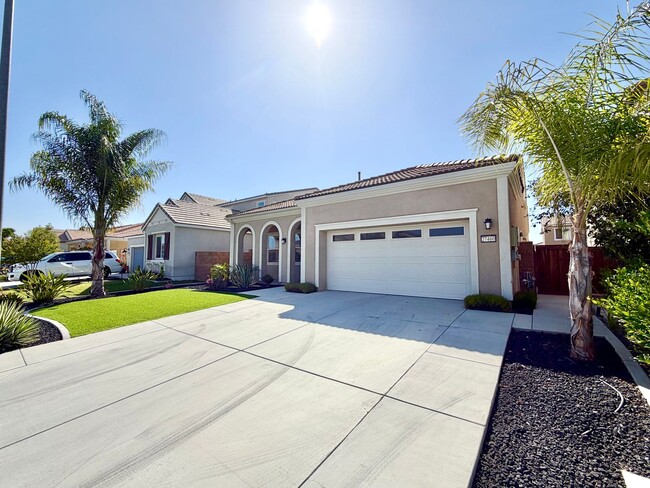 Building Photo - Spacious Heritage Lake Home with Solar & Main-Level Primary Suite