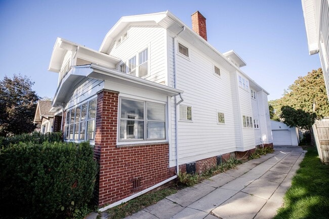 Photo - 1452 Rollins Rd Unit Lower