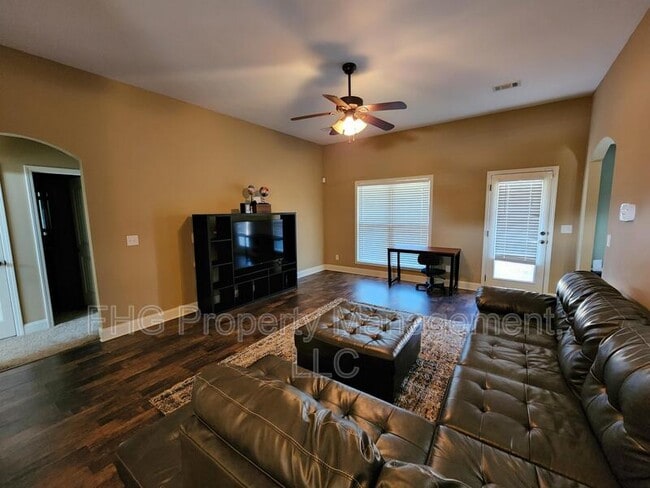Photo - 205 Allington Ct