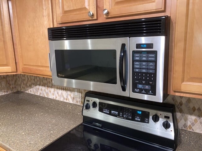 Photo - 3015 Kirkland Rd NE