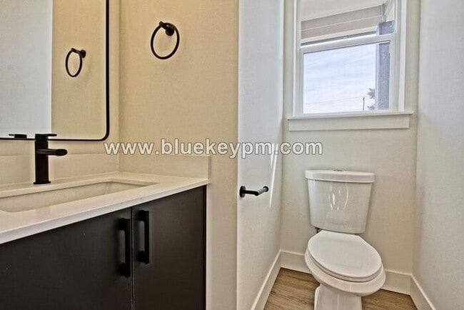 Photo - 1526-B: 2 Bed, 2.5 Bathroom Townhome with ...