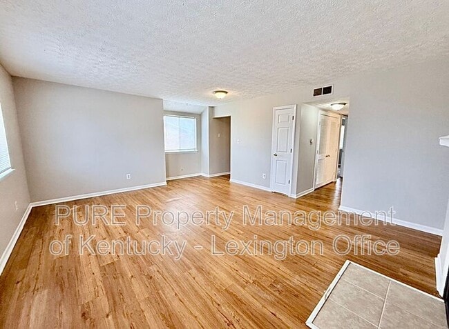 Photo - 3772 Camelot Dr Unit 4