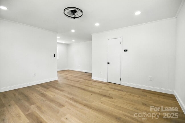 Photo - 1214 Short St