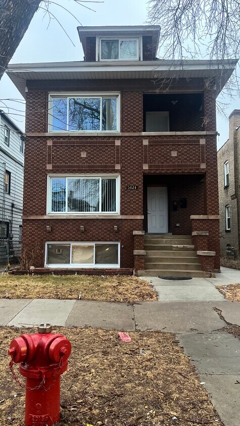 Photo - 5124 W Henderson St (Chicago, IL)