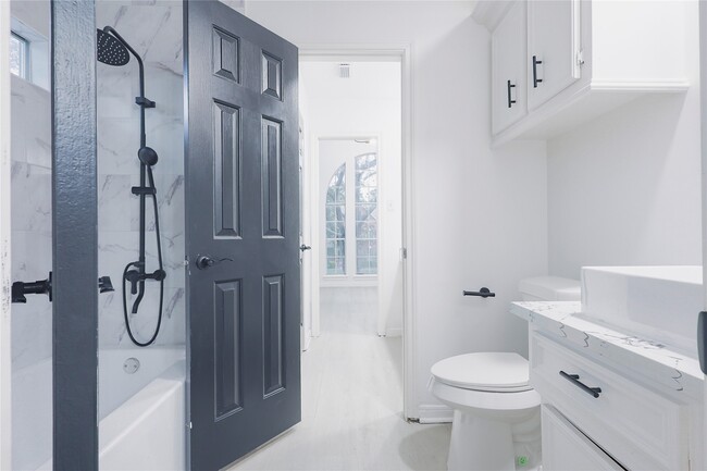 Building Photo - 17527 Sandy Cliffs Dr