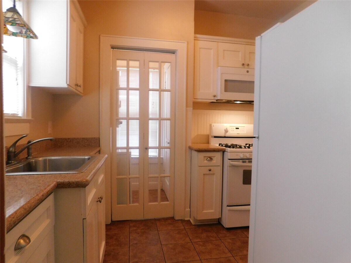 Photo - 1915 Cleburne St