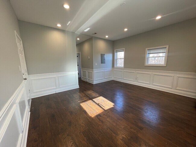 Photo - 447 W 81st St