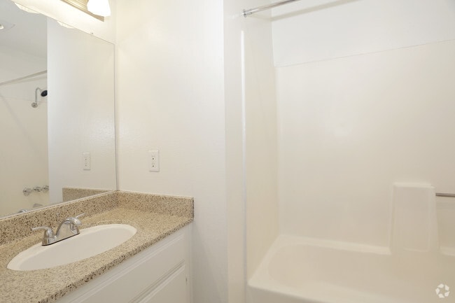 2BR, 2BA - 830 SF