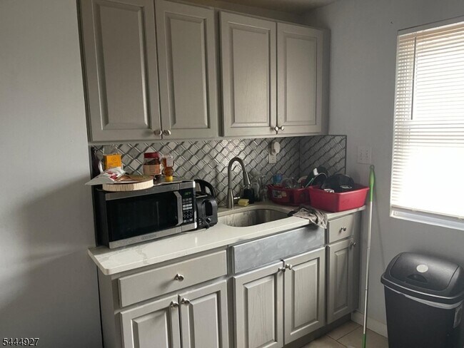 48 Dupont Pl