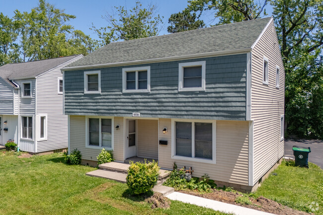 Building Photo - Amherst Townhomes