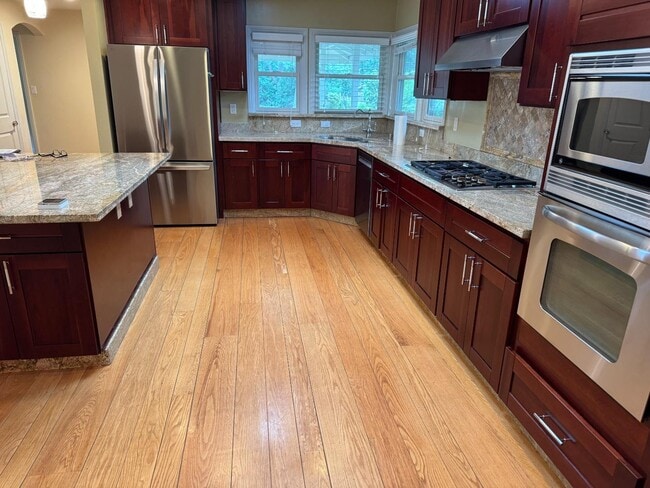 Photo - 1359 Country Club Dr