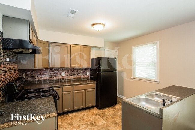 Photo - 4438 Windsor Rd