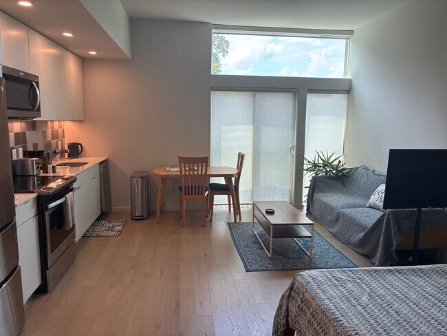 Room in Condo on S Duke St