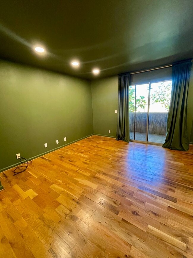 Photo - 515 Basswood Ave