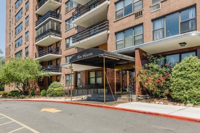 Building Photo - 10 Huron Ave Unit 17F Rental