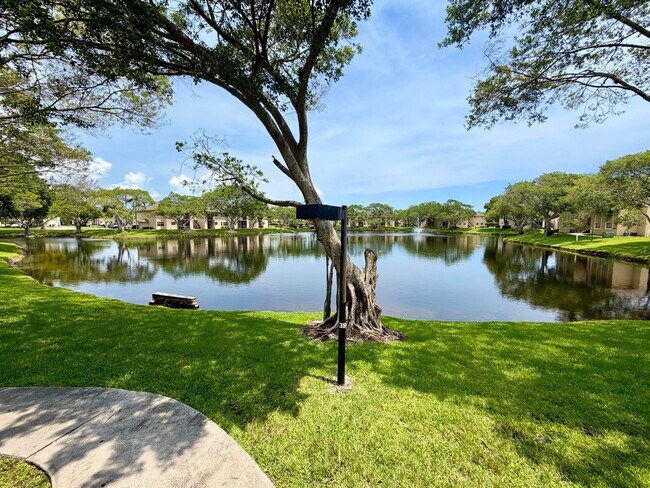 Photo - 641 Cypress Lake Blvd Unidad P