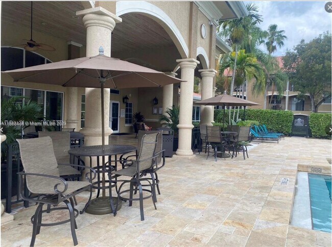 Photo - 100 SW 117th Terrace Unidad 2306