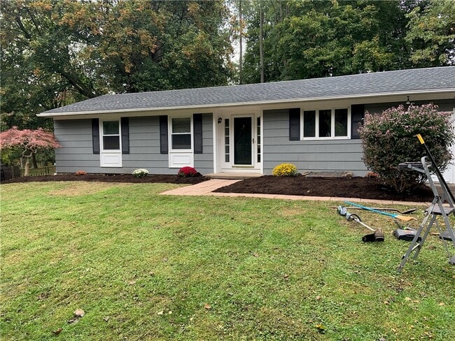 Photo - 4 Peachtree Ln