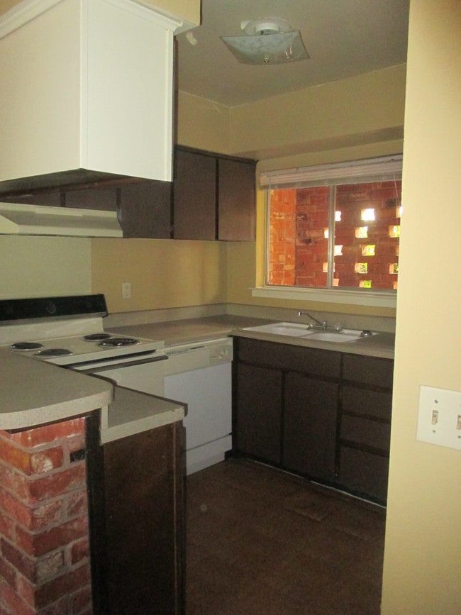 Photo - Neville Apartments