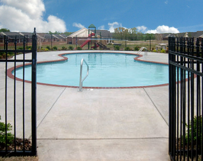 Pool - Park Ridge Estates Lawrenceburg Apartments