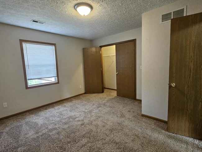 Building Photo - 201 Country Villa Ln Rental